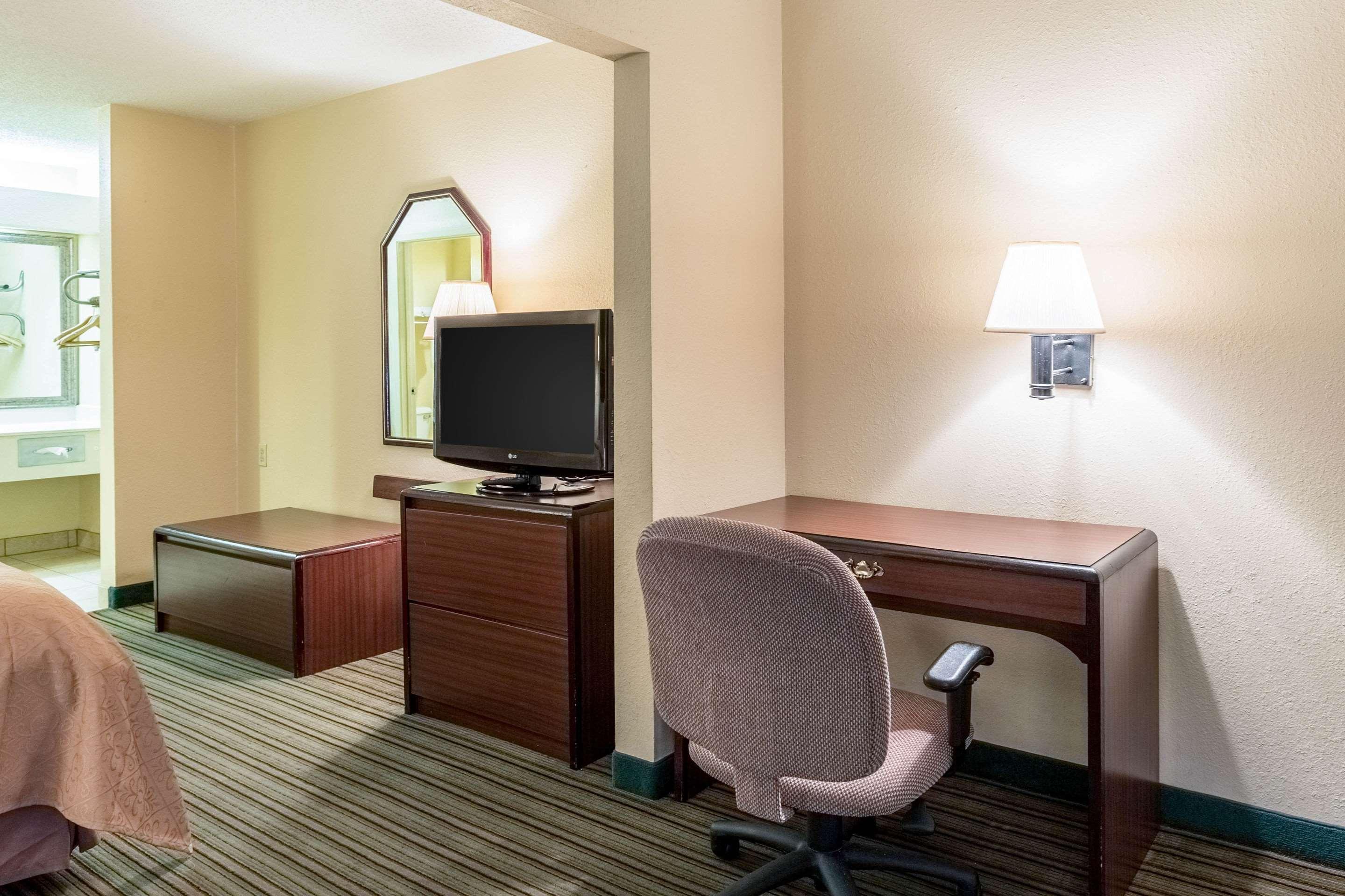 Quality Inn Alexandria Exterior foto